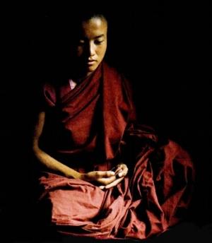 I monaci, custodi dei segreti legati ai cinque riti tibetani